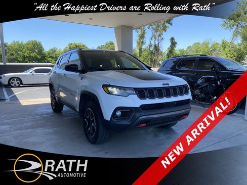 Used 2024 Jeep Compass Trailhawk AWD/4WD image 4
