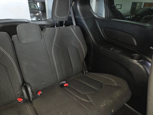 Used 2018 Chrysler Pacifica Touring Plus w/ S Appearance Package FWD image 23