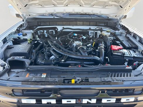 Used 2026 Ford Bronco Outer Banks w/ Sasquatch Package AWD/4WD image 9