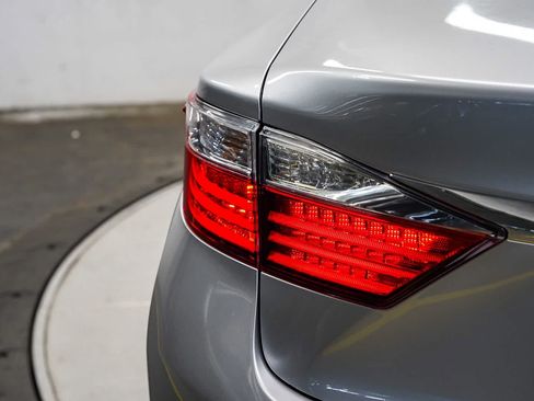 Used 2013 Lexus ES 350 w/ Luxury Pkg FWD image 11