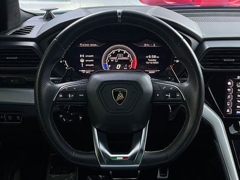 Used 2021 Lamborghini Urus image 13