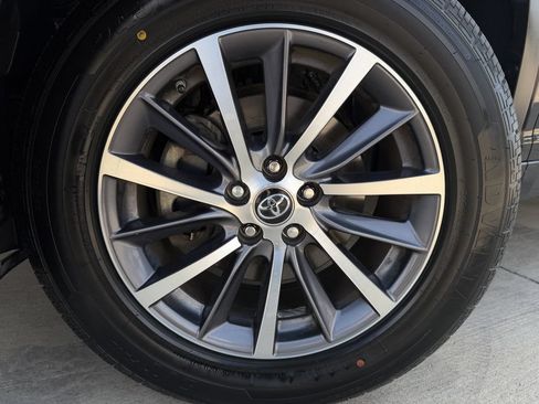 Used 2018 Toyota Highlander XLE FWD image 9