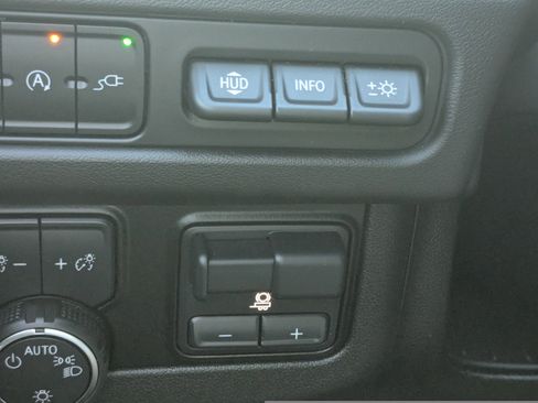 Used 2021 Chevrolet Tahoe Premier w/ Premium Package image 23