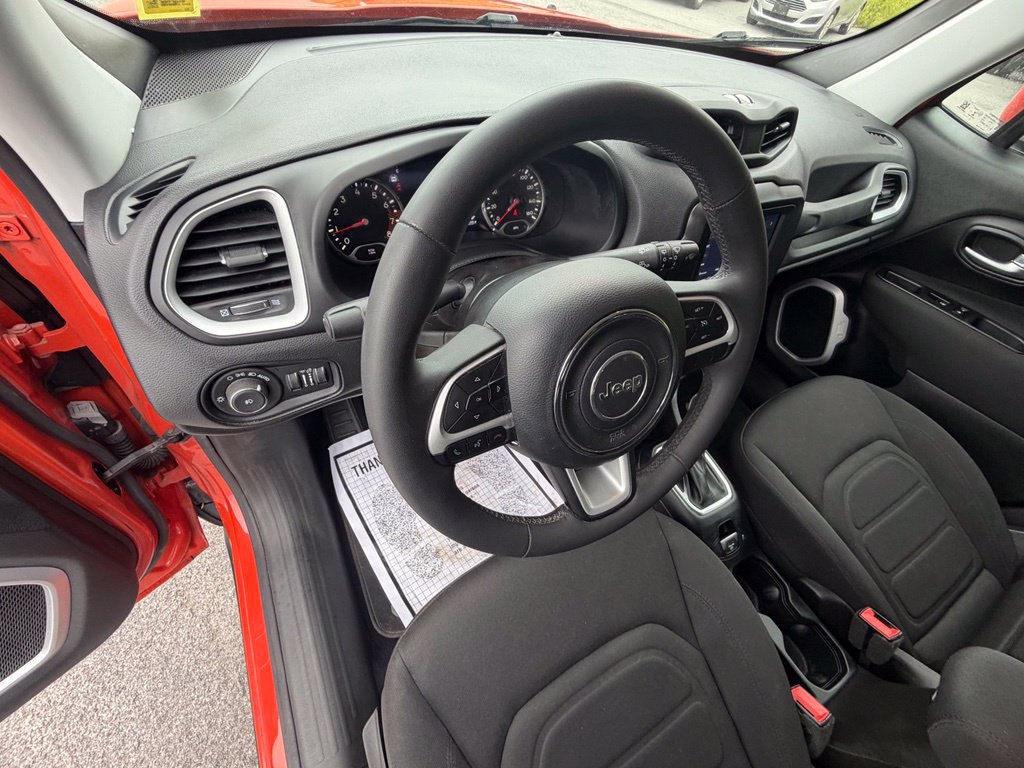 Used 2021 Jeep Renegade Latitude AWD/4WD image 17
