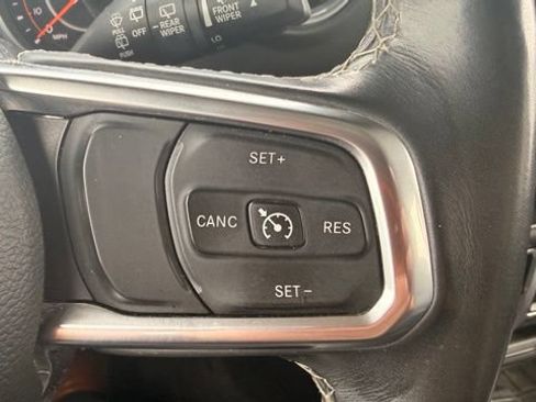 Used 2018 Jeep Wrangler Unlimited Sahara AWD/4WD image 22