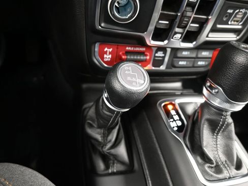 Used 2024 Jeep Gladiator Sport image 27