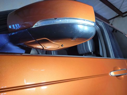 Used 2018 Land Rover Discovery HSE Luxury image 17