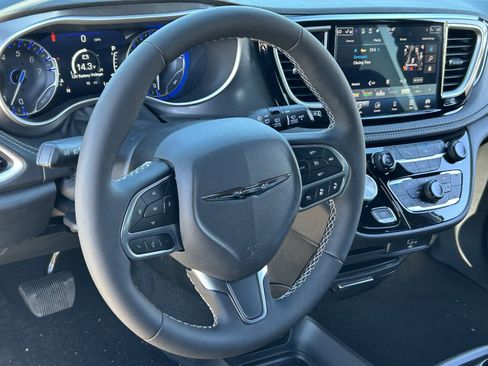 New 2026 Chrysler Pacifica Select image 19