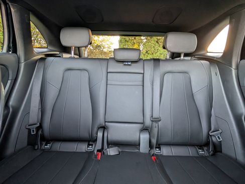 Used 2021 Mercedes-Benz GLA 250 4MATIC image 25