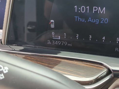 Used 2023 Cadillac Escalade Premium Luxury AWD/4WD image 11