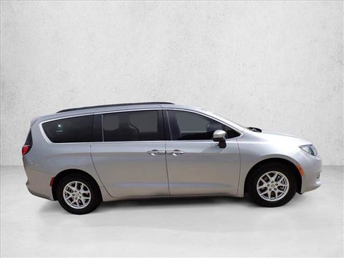 Used 2021 Chrysler Voyager Lxi FWD image 5