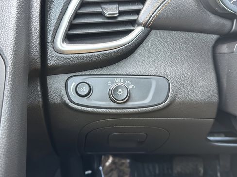 Used 2022 Chevrolet Trax LT w/ Driver Confidence Package image 26