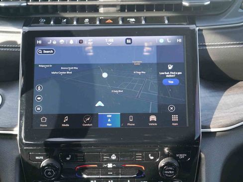 Used 2023 Jeep Grand Cherokee Limited w/ Black Appearance Package image 6