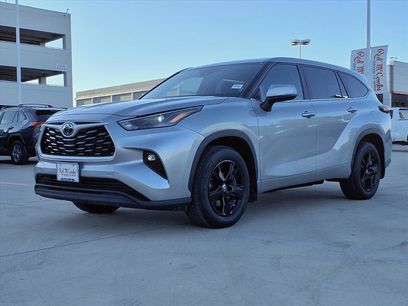 Used 2024 Toyota Highlander LE