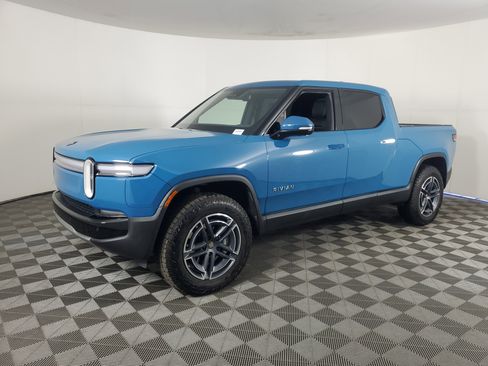 Used 2025 Rivian R1T Adventure image 7