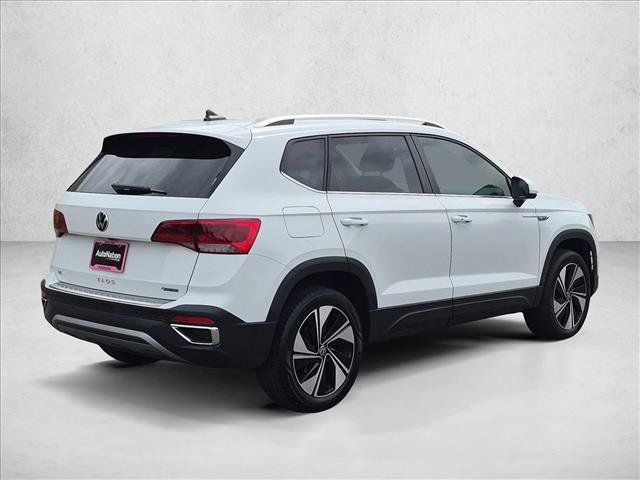 Used 2023 Volkswagen Taos SE w/ Panoramic Sunroof Package AWD/4WD image 5