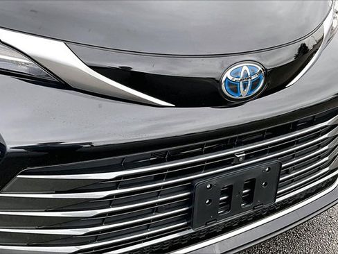 Used 2022 Toyota Sienna Platinum image 29