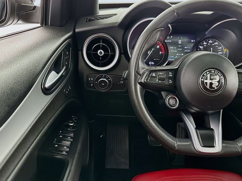 Used 2022 Alfa Romeo Stelvio Veloce image 10