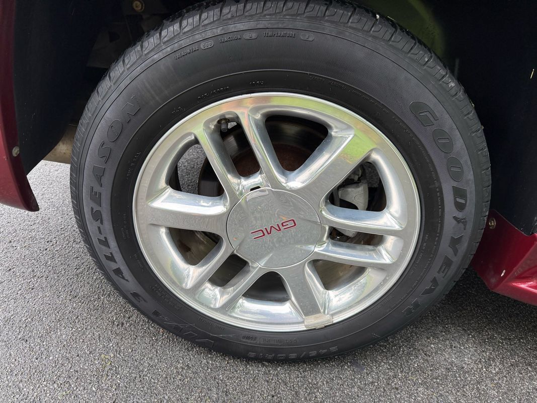 Used 2007 GMC Envoy Denali AWD/4WD image 13