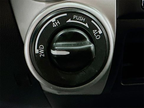 Used 2018 Nissan Titan SV image 30