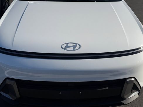 Used 2025 Hyundai Kona SEL FWD image 11
