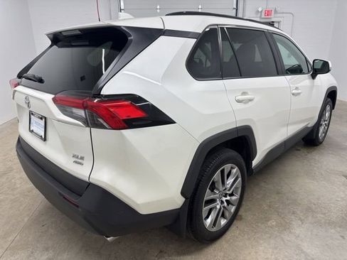 Used 2022 Toyota RAV4 XLE Premium AWD/4WD image 5