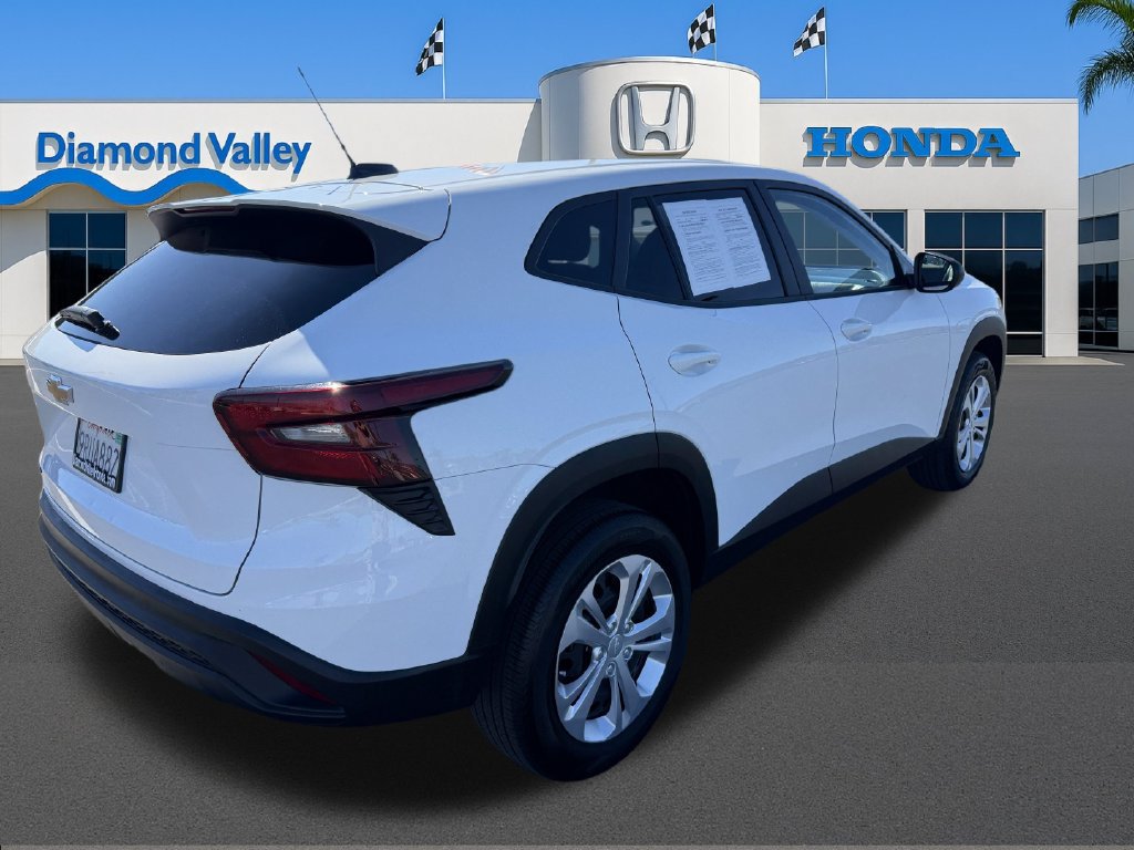 Used 2025 Chevrolet Trax LS FWD image 7