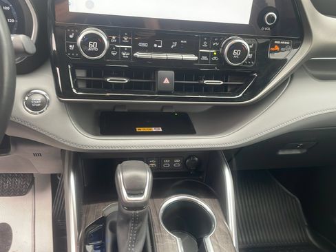Used 2023 Toyota Highlander Limited AWD/4WD image 21