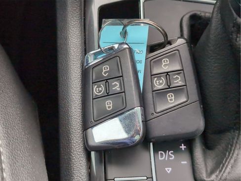 Used 2020 Volkswagen Tiguan SEL image 28