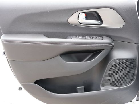 New 2027 Chrysler Pacifica LX FWD image 19