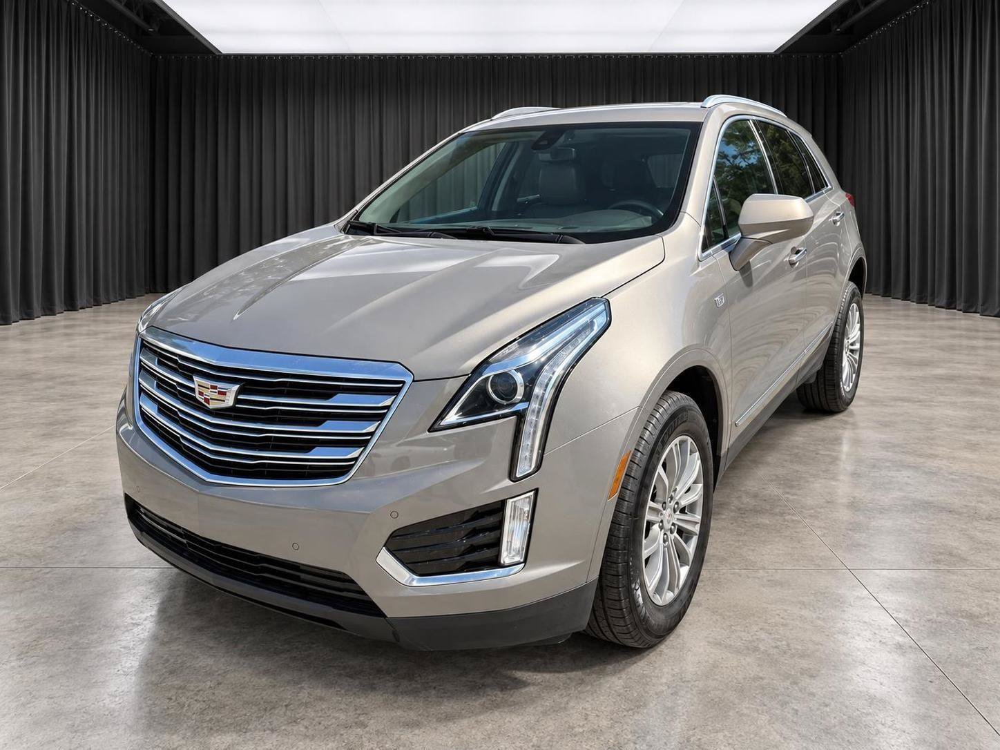 Used 2019 Cadillac XT5 Luxury AWD/4WD image 2