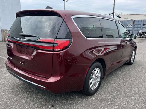 Certified 2023 Chrysler Pacifica Touring-L FWD image 6