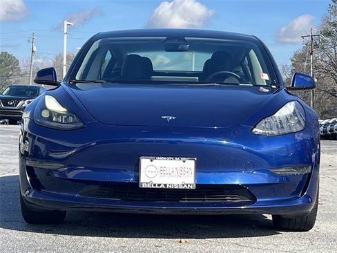 Used 2022 Tesla Model 3 Standard Range image 3