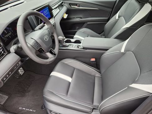 New 2026 Toyota Camry Hybrid FWD image 11