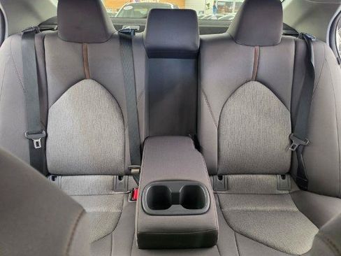 Used 2018 Toyota Camry LE FWD image 14