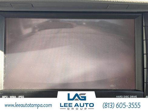 Used 2010 Chrysler Town & Country Touring FWD image 21