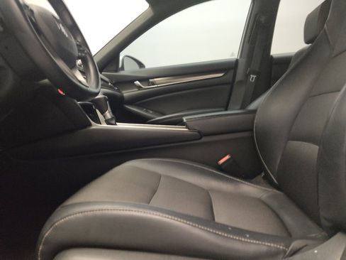 Used 2018 Honda Accord Sport image 17