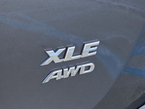 Used 2017 Toyota RAV4 XLE image 29