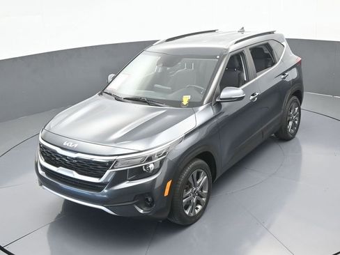 Used 2023 Kia Seltos S w/ Navigation Package image 46