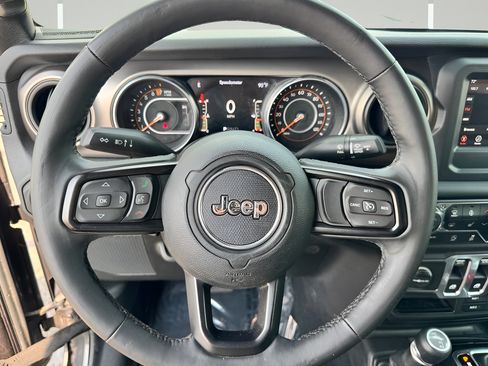 Used 2018 Jeep Wrangler Sport AWD/4WD image 13
