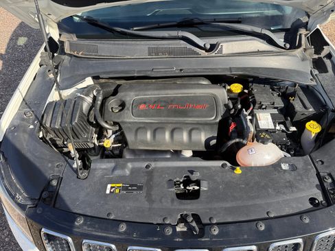 Used 2017 Jeep Compass Latitude image 31