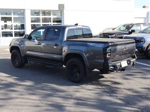 Used 2018 Toyota Tacoma TRD Sport image 8