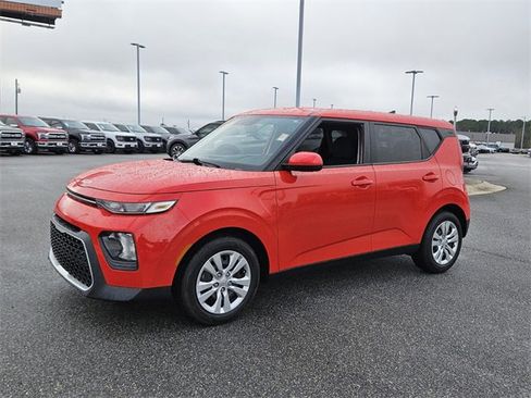 Used 2022 Kia Soul LX image 3