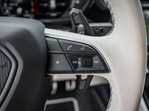 Used 2022 Lamborghini Urus AWD/4WD image 25