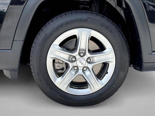 Used 2023 Jeep Compass Latitude AWD/4WD image 10