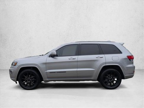 Used 2019 Jeep Grand Cherokee Altitude image 9