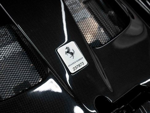 Used 2018 Ferrari 812 Superfast RWD image 97