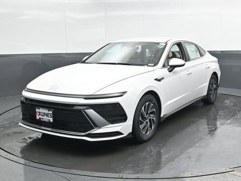 New 2026 Hyundai Sonata Blue FWD image 5