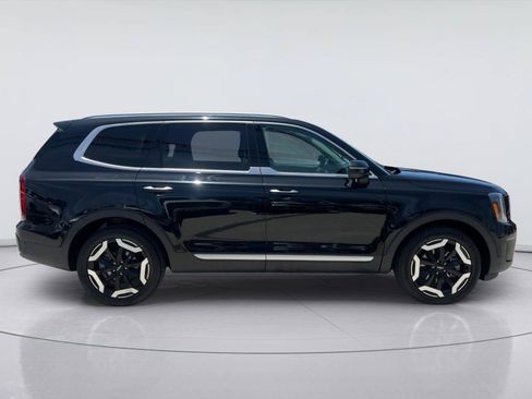 Used 2023 Kia Telluride S AWD/4WD image 2