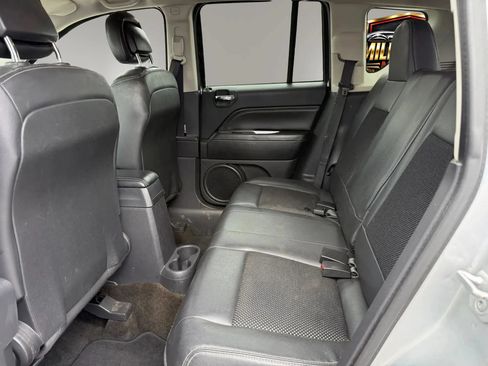 Used 2014 Jeep Compass Latitude w/ Sun/Sound Group FWD image 21